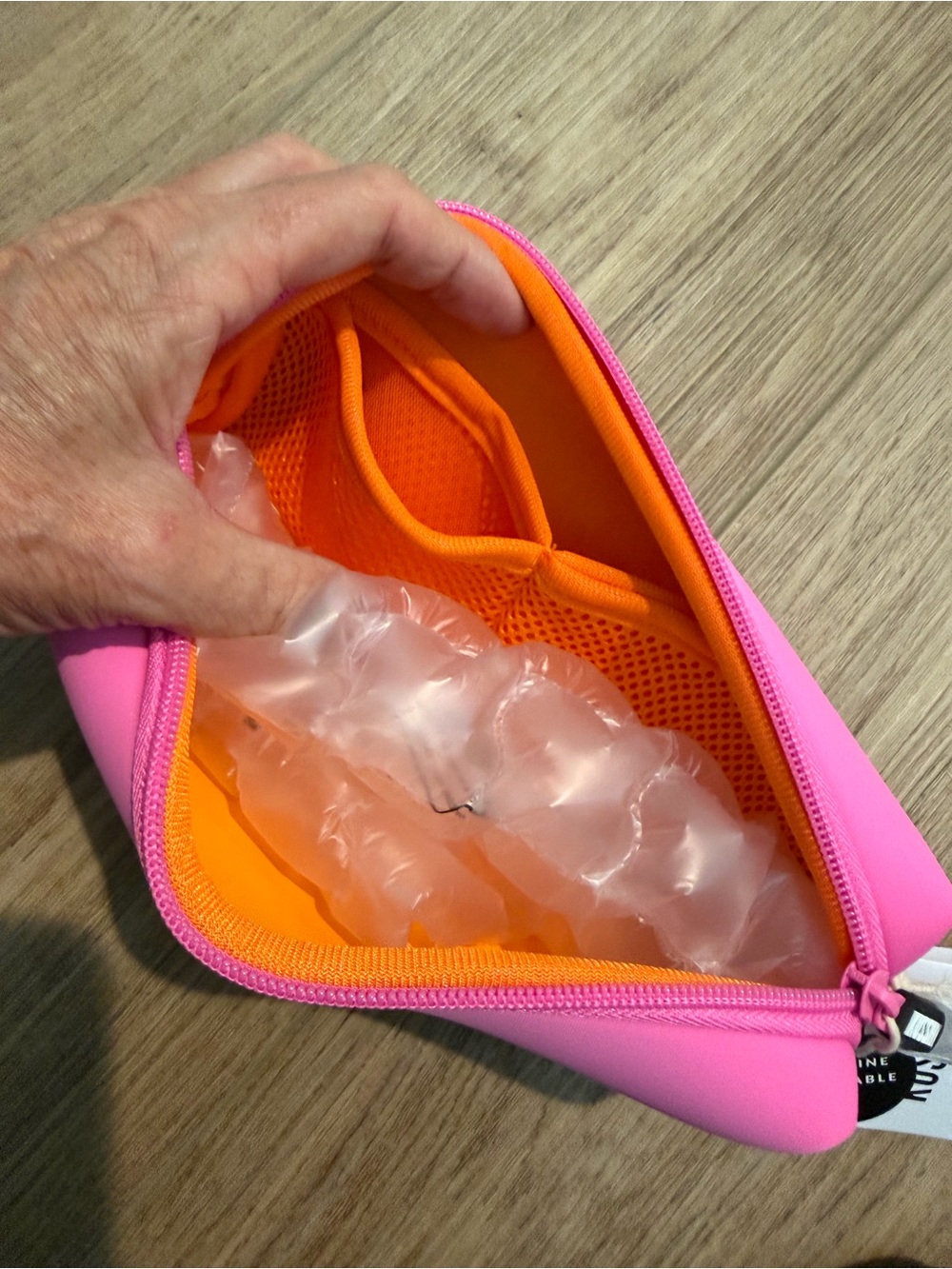Kusshi Hot Pink Cosmetic Pouch - Picture 7 of 10